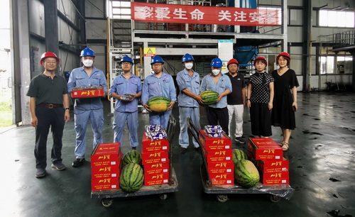 酷暑送清凉 关爱暖人心——公司领导亲切慰问大邑产业园区生产一线员工