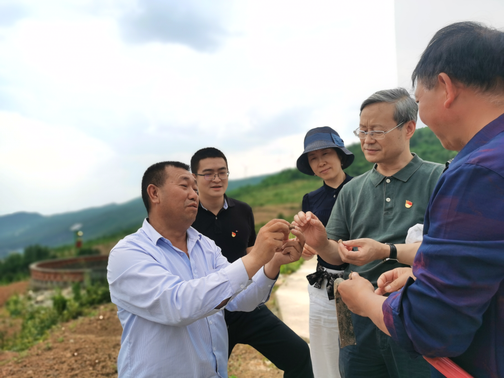 公司领导赴广元市利州区开展脱贫攻坚工作 公司领导赴广元市利州区开展脱贫攻坚工作