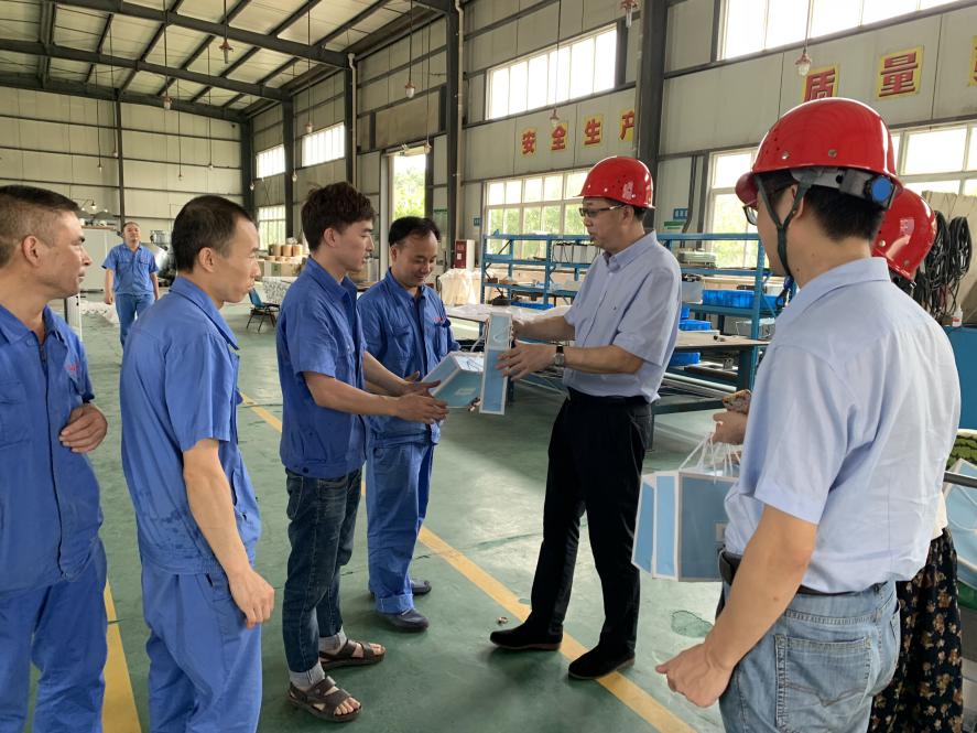 高温酷暑送清凉 真情关爱暖人心—成都分院工会领导亲切慰问公司大邑园区生产一线员工