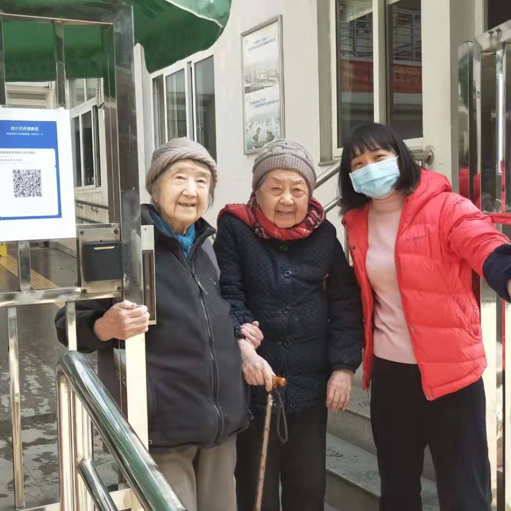 公司开展走访慰问离退休老同志活动