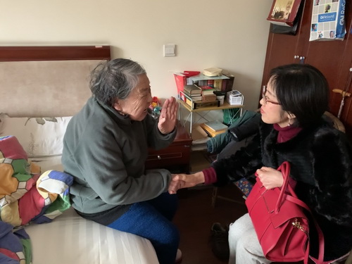公司领导慰问离退休老同志