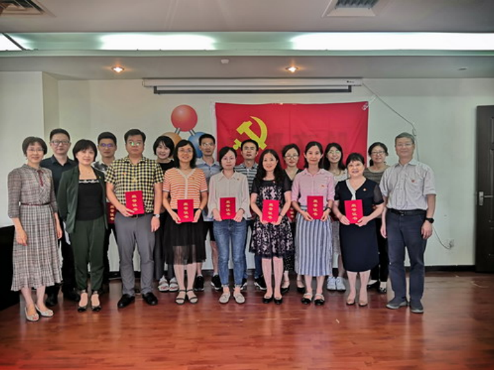 公司党委召开理论学习中心组学习扩大会