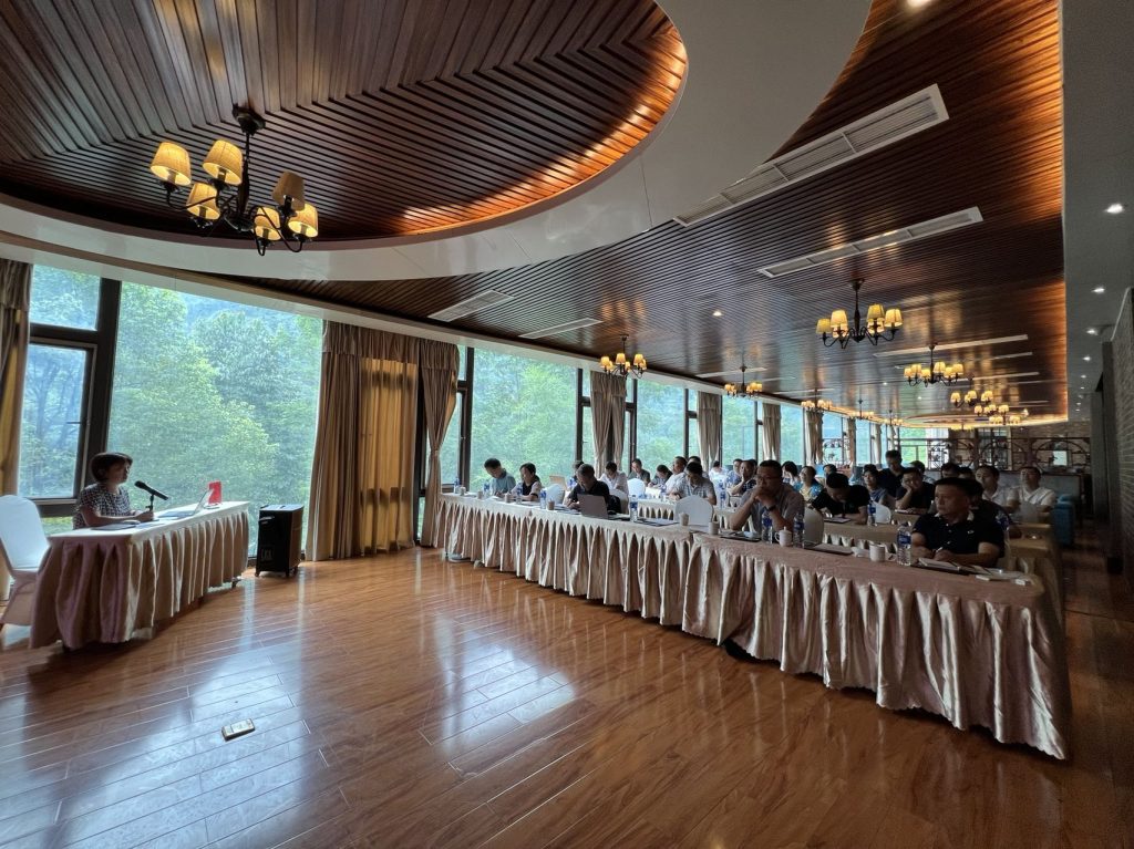 公司召开干部政治能力提升培训会、战略规划复盘研讨会暨素质提升拓展活动