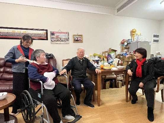 成都有机春节前夕看望慰问离退休 老干部老党员